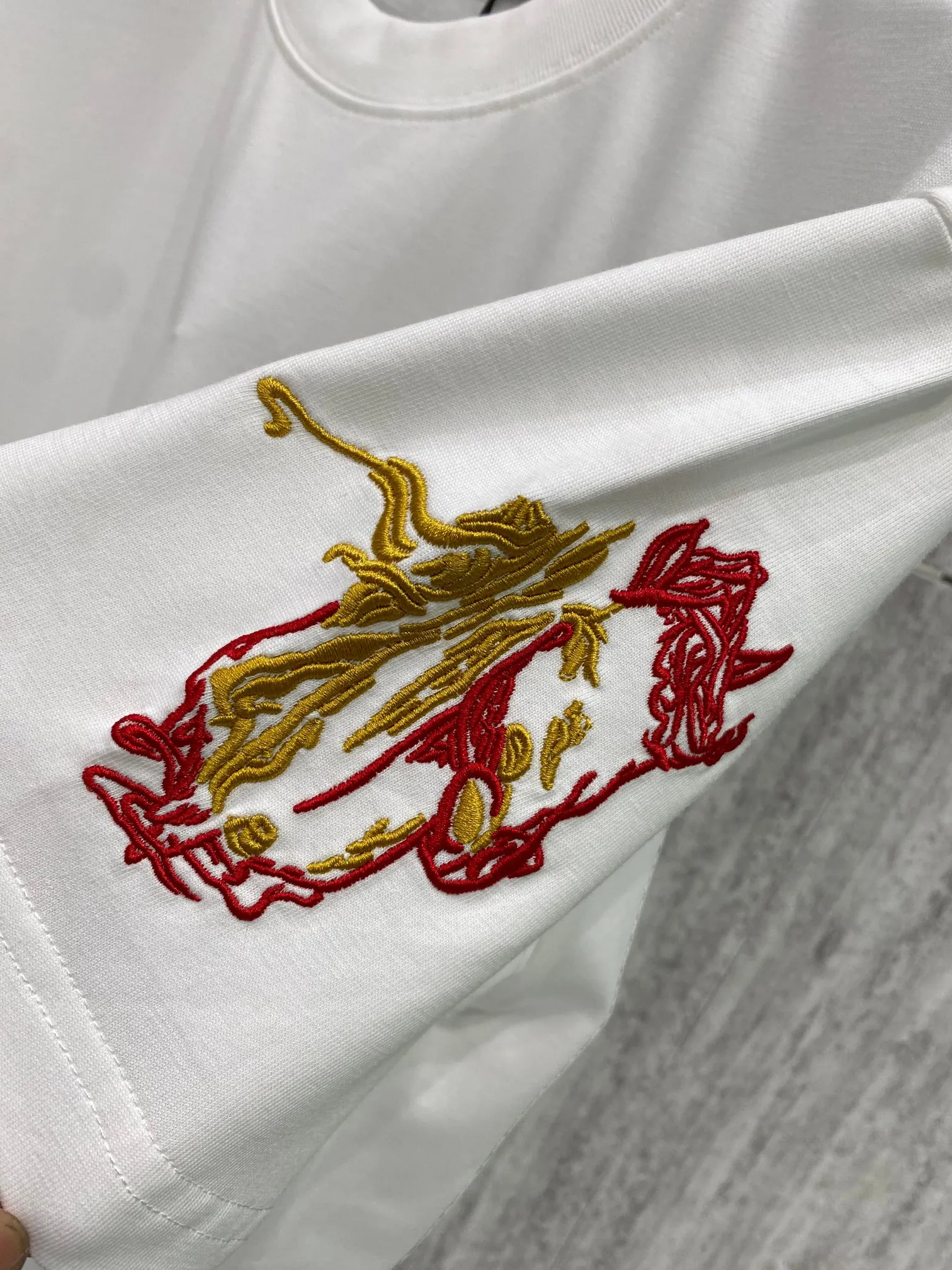 2026ss logo🪡🪡🪡 32 g 𝐂𝐎𝐋𝐎𝐔𝐑：White Black 𝐒𝐈𝐙𝐄：S m L XL 110